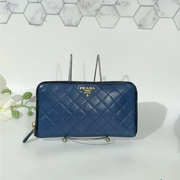 Authentic Prada Quilted Diamond Stitch Zippy Wallet - Picture 1 of 16